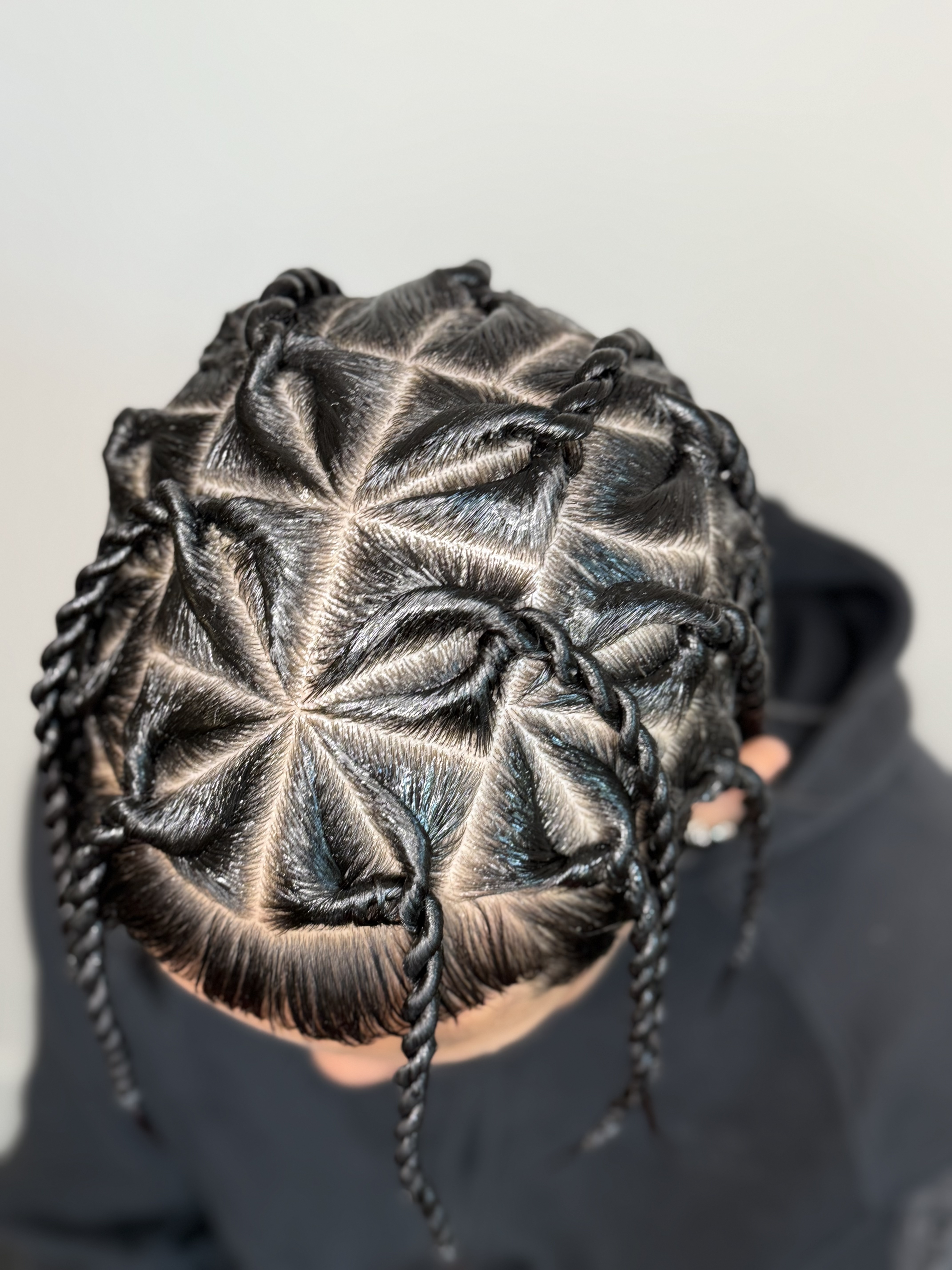 Kids scalp braid design with detailed parting by Yulis